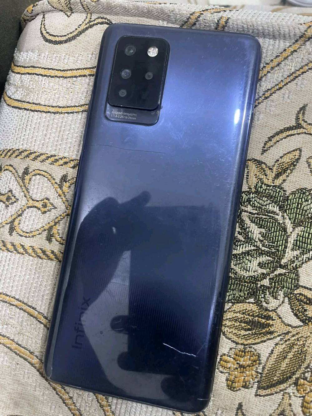 جهاز Infinix Note 10 Pro للبيع بحالة جيدة. يحتوي على شاشة كبيرة بمقاس 1080X2460 بوصة، مع 8 جيجابايت رام وذاكرة داخلية 128 جيجابايت. الكاميرا الخلفية 64 ميجابكسل مع بطارية قوية بسعة 5000 ميلي أمبير. الجهاز يأتي بنظام XOS 7.6 المبني على نظام أندرويد 11.