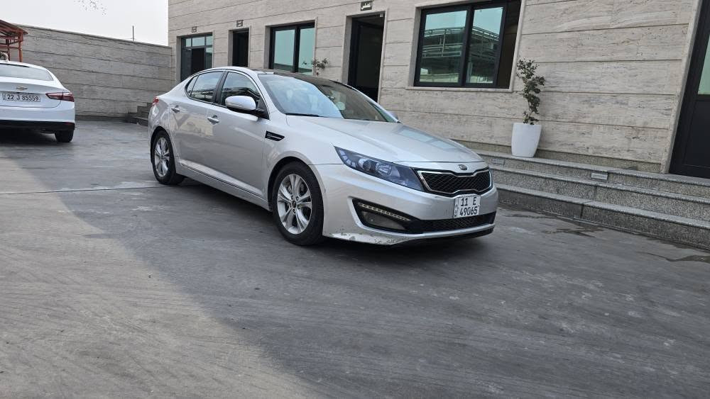 السلام عليكم ورحمة الله وبركاته
_______________________

للبيع فقط  kia optema   2013  وارد خليجي

رقم. بغداد  سنوية جديدة بأسمي

بيه بنيد صبغ فقط

 2000دوش مكينه ممفتوحة ابداً مكفولة

كير وصدر مكفول 

اي نقص مابيهه نهائياً 

تخم تاير جديد  

المواصفات :

________

Vip

بصمة تشغيل وبصمة ابواب وصندوك

بانوراما 

سايد بريك بصمة

مري شفط واشاير مري

شفتات ستيرن

ستيرن حرف D

تبريد بيانو

بلوجكترات امامي وخلفي لد

كشنات جلد وتدفئة وكهرباء وتبريد 

تحكمات وحساس امامي وخلفي

وضعيات قيادة ٢ 

محرك 2000 دوش

سستم صوت انڤنتي

داخل ابيض  ودشبول اسود وصاج 

فول فول مواصفات للاخير

مكاني بغداد الشعب  ما متواجد ع الفيس اتصل وادلل
#السعر 126 وبيها مجال بسيط 
رقم صاحب السيارة ***********
