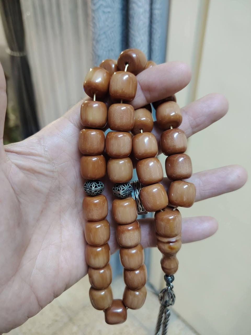 سندلوس تركيه خشنه  مغلفه تقليد الانتيك  غير مستعمله لون جميل جدا محزمه  (( كركوشه انتيمون فواصل فضه ))  الحجم ١٤ × ١٤،٥٠  ملم  جراخه منذ  ٥ سنوات / واتساب  ***********
