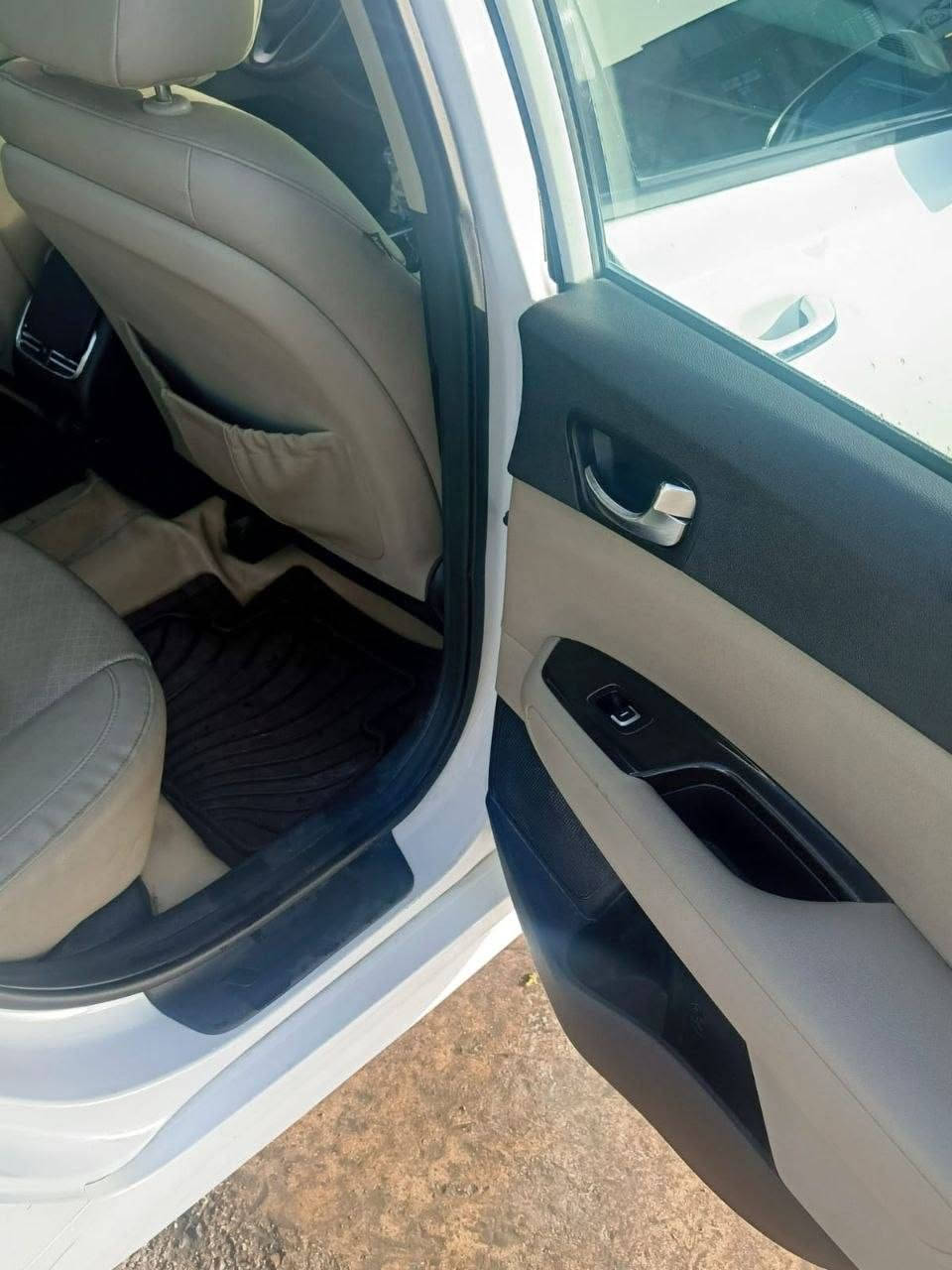 اوبتيما امريكي ٢٠١٦
كلين بدون حادث أو صبغ
فول مواصفات عدى الفتحه 
تبريد قطعتين 
مري شفط وقلاب واشيار 
مكينه ٢٤٠٠ جي دي اي خير من الله 
مكينه وكير وتبريد حلو 
شاشه لكزز وداش كام 
كاميرا بلاد 
بصمه وأشاير ترحيب صندوق ذكي مانع انزلاق 
٣ وضعيات كير 
٣ وضعيات خزن ميموري كشن وكشن تدفئة وستيرن تدفئة 
هواي مواصفات مذاكرهن 
سعر ١٣٠ 
هاتف ***********
