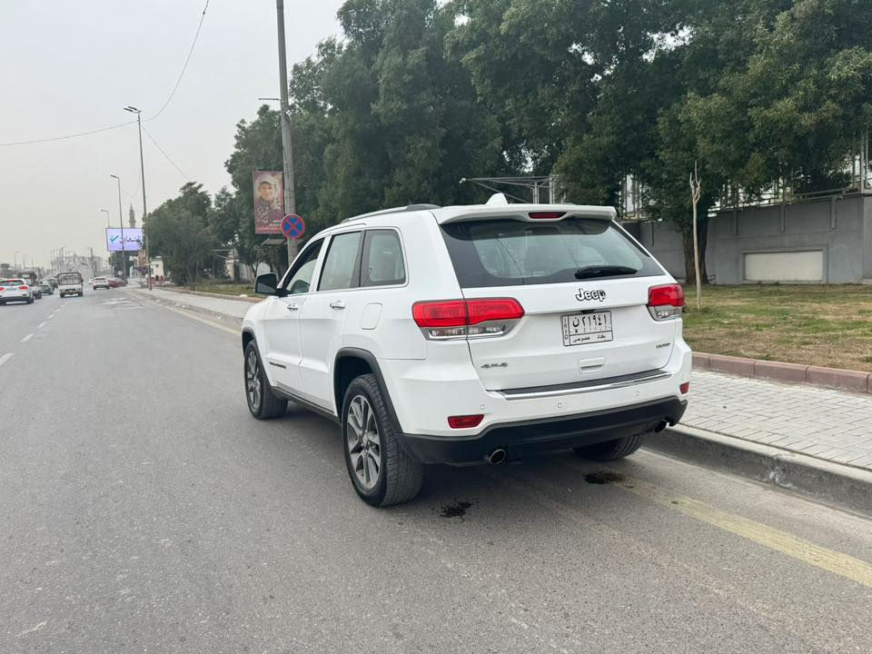 جيب jeep كراند شيروكي لمتدد بلص 2018 🔥
▪️بدون اي ضرر وارد خليجي وكالة ليث العبيدي  

🔻مواصفات 🔻
بصمة تشغيل عن بعد
بصمة ابواب
بانوراما 
شفتات ستيرن 
صندوق كهربائي
كشن جلد 
تدفئة وتبريد كشنات
خزن وضعية كشن 
كشن جلد 
داخل بيجي 
فور ويل درايف
ويل كب ٢٠ 
لايتات زينون 
رادارات 
حساسات خلفية 
 مانع اصطدام عند الرجوع الى الخلف
حساسات خلفية 
رادار بلمرايا 
اوتو ستوب
شاشة ديجتال
شاشة كبيرة
شاشات عدد ٢ خلفية 
كامرة دوارة
ايكو وسبورت
كشن كهربائي

وبعد بيها مواصفات 
مكينة 6 سلندر 
محرك 3600
ويل كب ٢٠ 
طخم تاير جديد 
السبير المقدس موجود مع العدة 
ارضيات الاصلية موجودة 
داخل لون  بيجي 

🔰الضرر 🔰
بدون ضرر كفالة عامة 
 
ملاحضة / يوجد صبغ اربع اصابع في الجهة الخلفية فقط  

🔶السيارة رقمها بغداد
لايوجد عليها غرامات مرورية 

📍 موجودة السيارة في بغداد

هـ /***********
