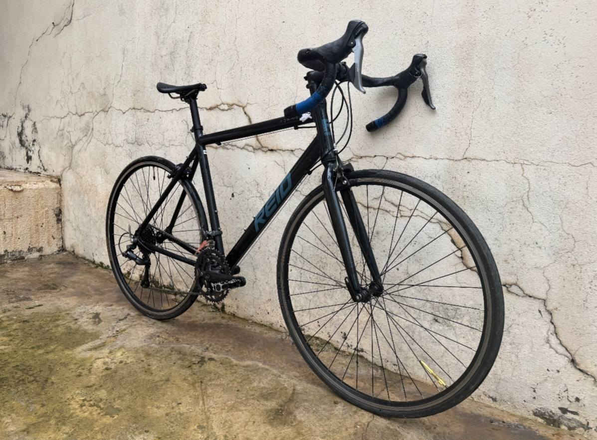 للبيع بايسكل نوع رود صنع استرالي من شركة REID🚲
النضافة موضحة بصور بايك كل قطعة بلادي واحد ليبل
سستم بايك كلاريس حديث شغال كامل و بريكات TEKTRO بلادي بدون اي تبديل  حجم بايك 28L لارج
مصنع بل كامل من ألمنيوم يعني ✈️ 
سعر بايك 250 الف و بي مجال و متوفر توصيل 🚚


**إذا كنت صاحب هذا الإعلان وتريد حذفه لأي سبب، رجاءا أرسل رسالة إلى الدعم الفني**