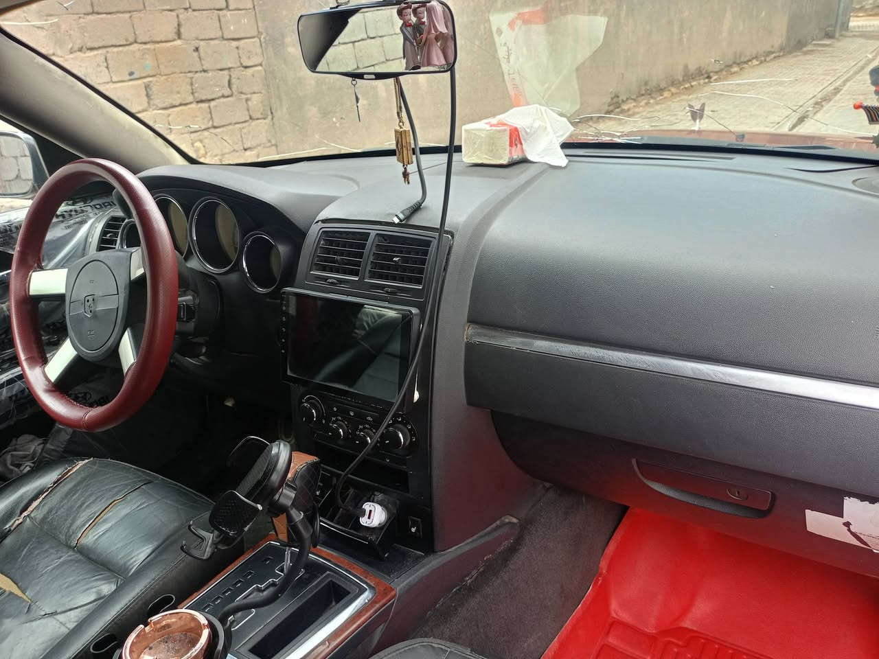 شارجر مديال   2010رقم بغداد. بيع او مراوس حسب القناعه رقم.   مكان السياره سماوة  ***********
