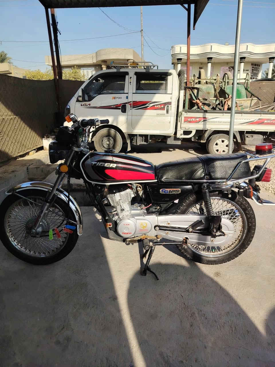 السلام عليكم دراجه للبيع موديل 2018 دراجه كفال عامه محرك مكفول أوراق اصولي اصولي دراجه احل من الصور خيرمن الله دراجه ماتصرف عليه ربع كامل مكمل لبريده يتصل على الرقم *********** مكاني حله
