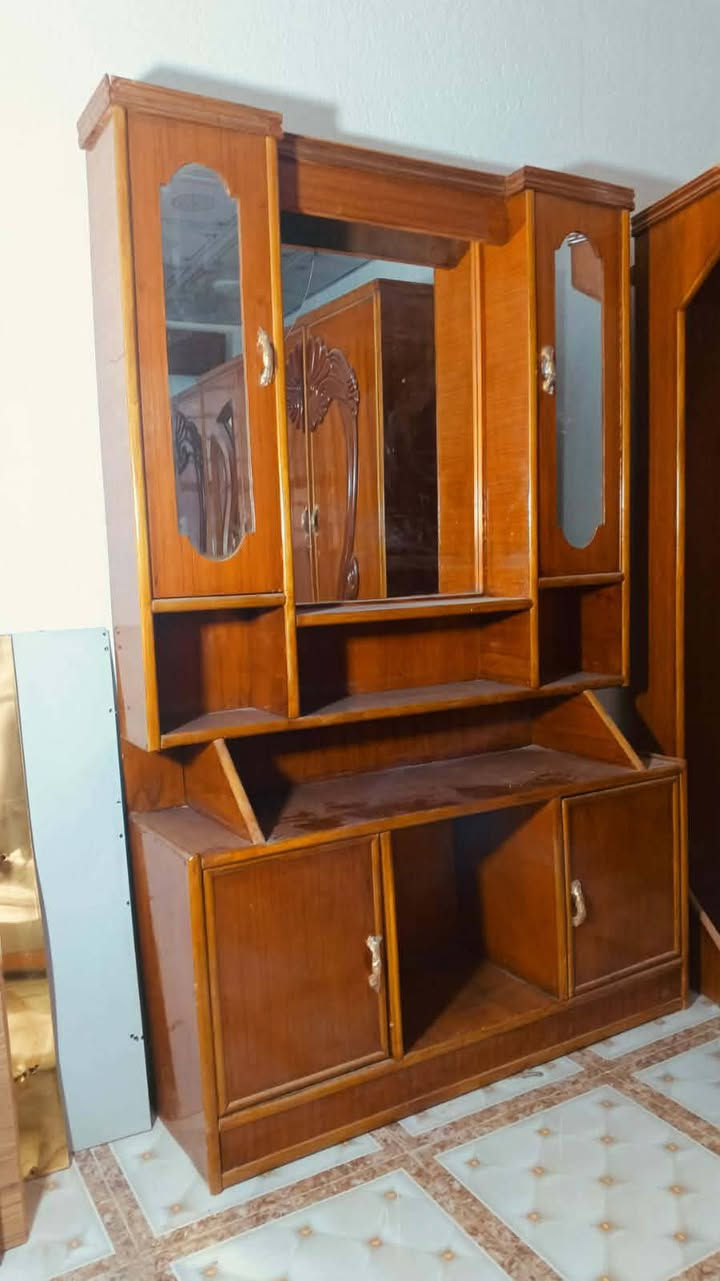 غرفتين نوم وحده 6صاج.. وثانيه 5 ابواب شرط حاطه صاج.. شراي يتصل ***********...
