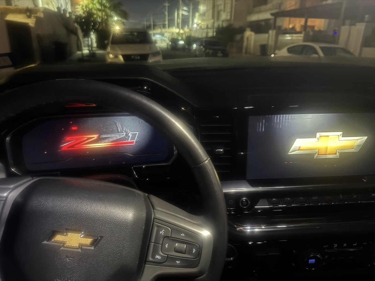 Chevrolet silvrado 2023 z71
شوفرليت سلفرادو مواصفات lt z71 Texas education 
ضرر : قطعه واحد
محرك 8 سلندر 5.3
ماشيه 30 الف مايل
شاحن لاسلكي
ابل كاربلي
دبل اكسل 4*4
شاشه كبيره
اربع كاميرات 360
دبل اكزوز
باب خلفي كهربائي
تشغيل عن بعد
رادار امامي  خلفي
حساس دعاميه
نقطه عمياء بالمرايه
كشن واستيرن هيتر
بعد بيه هوايه مواصفات
رقم كاتي تترقم شمالي
بيها قطعه واحد صبغ بدون دواخل ايرباك استيرن سستم واباقي بدون شخط بدون تعديل
مكان سياره اربيل 
***********واتساب
سعر 368$
