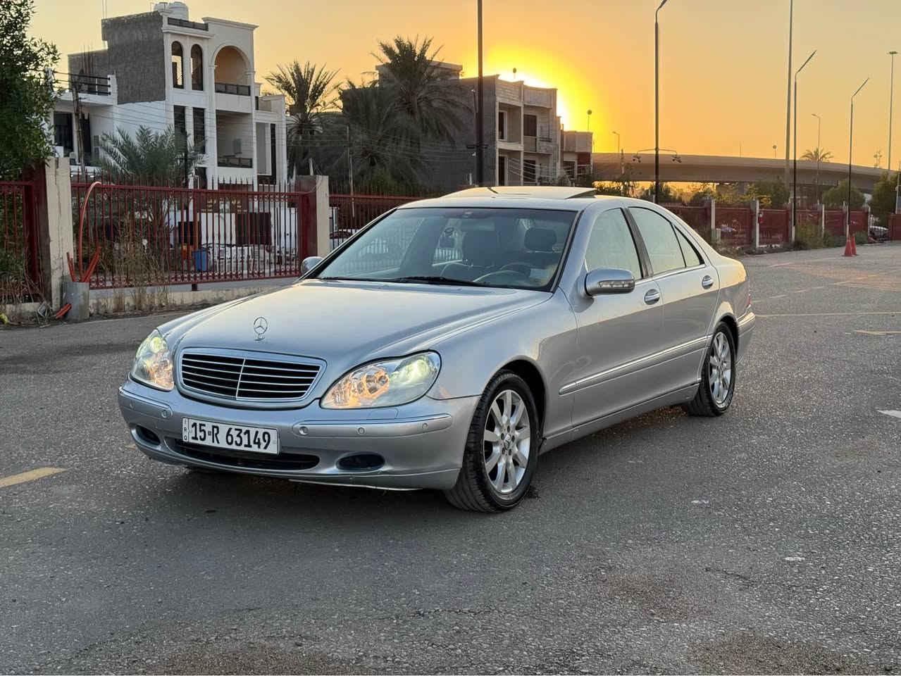 مرسيدس غواصه s320 موديل 2000 باب قصير محرك V6
سته سلندر بلادي اللون سلفر ،، السياره فول مواصفات ( نظام جوبلس بلادي ) صبغ عام مكفوله من اي ضربه ومكفوله من اي خياس ،، محرك وكير جدد ،، صيانه كامله لمنظومه الجوبلس ،، غرفتها جديده ،، السياره مناقصها اي شي 
رقم انبار دولي الجديد وبأسمي سنويه وهزه جدد 
المكان بغداد حي الجامعه ،، السعر 113 ورقه
*********** بغداد, العراق
