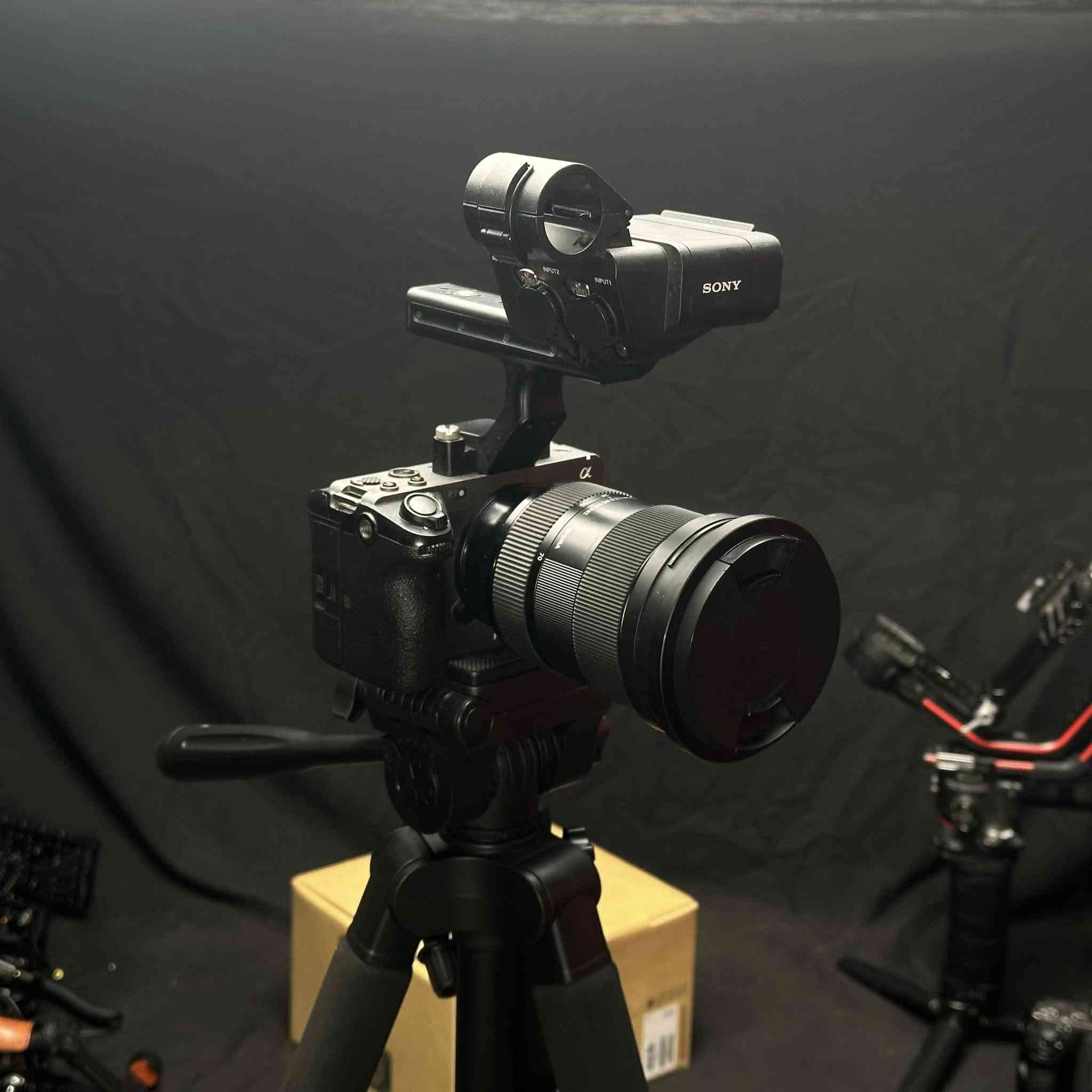 Sony FX3
للبيع سوني fx3 
نضافة 90% 
كما موضح بالصور 

للاستفسار فقط الرقم 
***********
