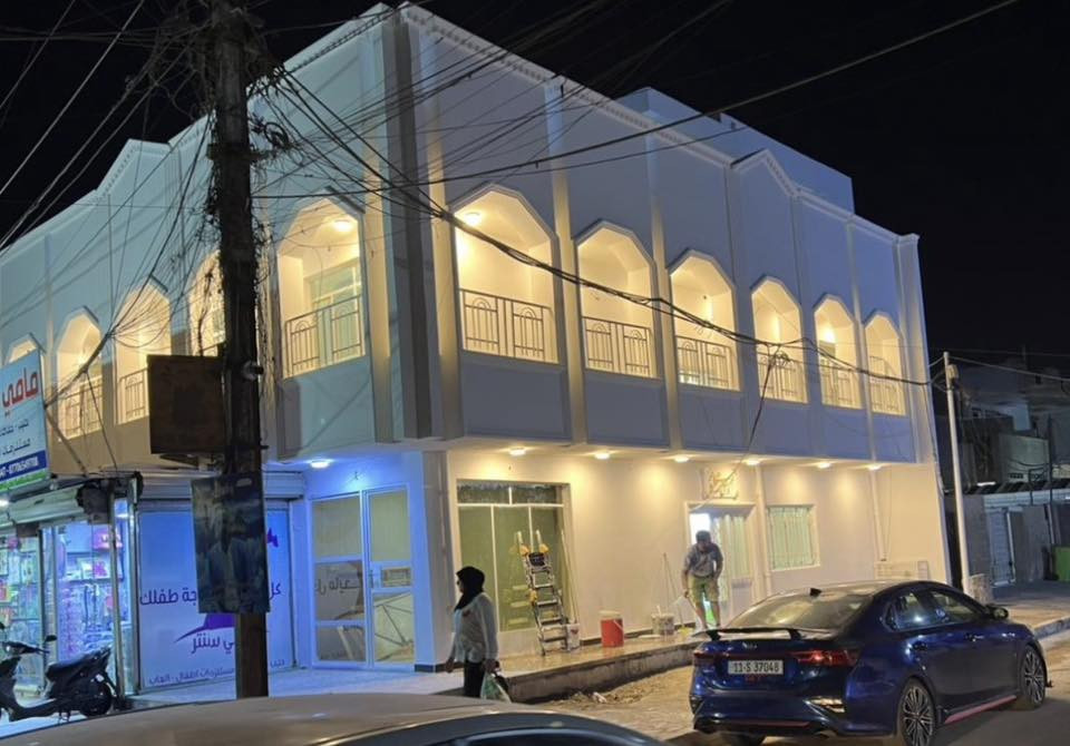 بناية للايجار ثلاث طوابق ركن على شارع تجاري بناء  مواصفات تصلح مجمع طبي أو معهد تدريس 
للاستفسار *********** قرب السوق الشعبي ومدرسة طرابلس
