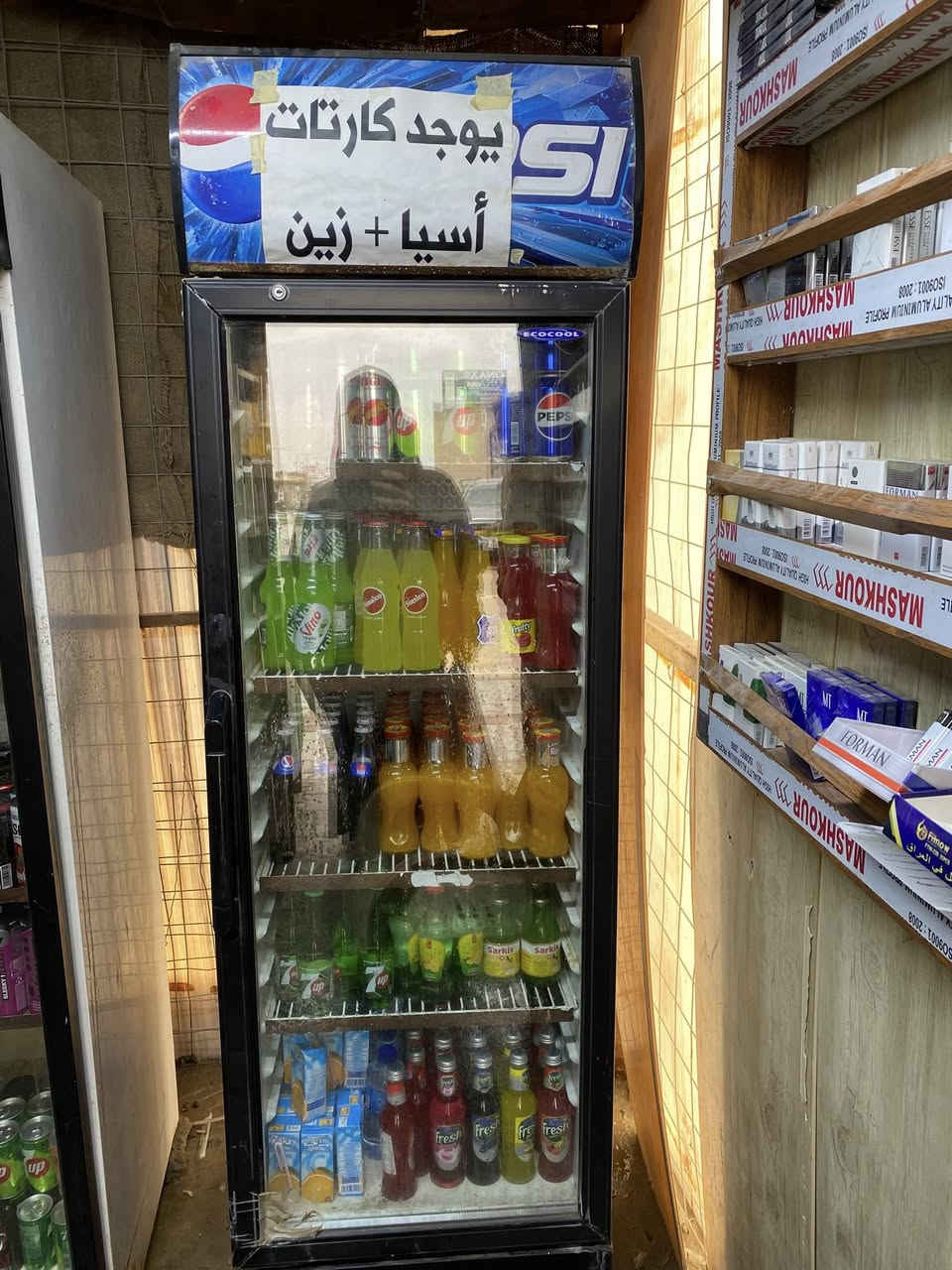 السلام عليكم اغراض للبيع 
مكانها تكريت
عارضه للبيع بلاديه شغاله 
رفوف حديد 1.5 عرض 2 م ارتفاع 
الثاني متر ب 2 م 
عارضه جكاير اللامنيوم 
الاستفسار :::***********
الاسعار داخل الصور
