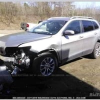 بعمري ما جنيت هيج سيارة تخبل ومواصفاتها جيدة ومع هذا تعرضها ومحد يشتري...