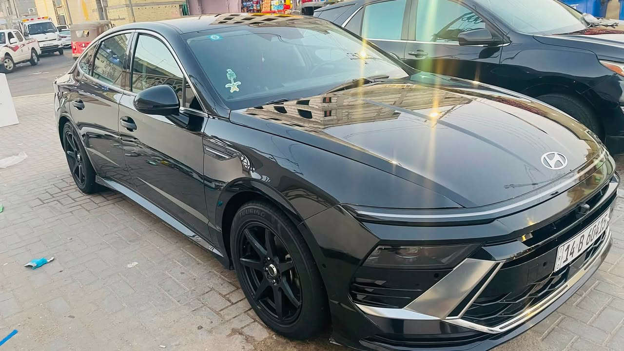 السلام عليكم سوناته مديل 2024مسجله كتاب شوهدا سويلك وكاله سياره وارد مريكي حادثه بنيد وجاملق وباب مال سايق بي صبق فقط ماشيه 35فول ماعده لبني رامه وموجود رقم شاصي يمك دكه وتكد سعر 163 وبيه مجال مكان لبصره لقبله ***********
