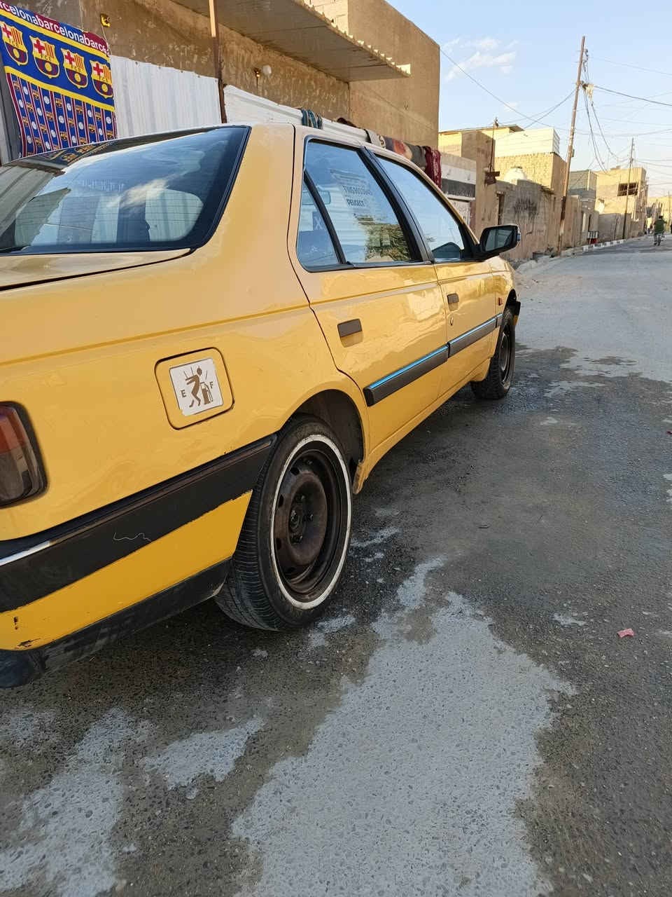 السلام عليكم بيجو 12  محور بس كير اوتماتيك. جاهزه السياره مصفره هيه وغرامات سنويه ل 29 السعر (37) بيهه مجال قليل مكان بغداد حي اور ***********
