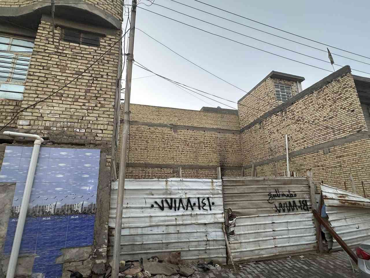 السلام عليكم قطعة ارض للبيع في الحسينية السكلات منطقة ال14 مربعة 10 في 10 قريب على شارع 20 ثاني قطعة بصف الركن للبيع الاستفسار الاتصال على الرقم ***********
