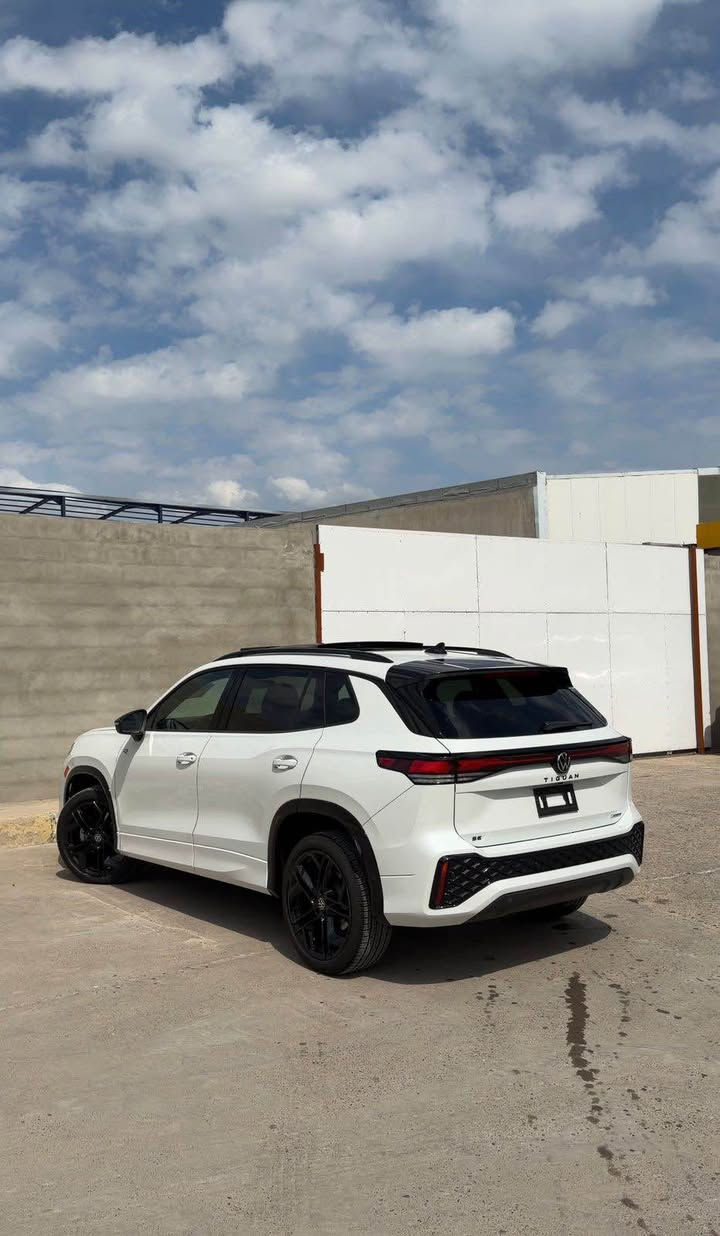 2025 VOLKSWAGEN TIGUAN
مواسەفات : se r line black
سیارە تاکە لە جوانی
٢٠٠٠ مایل رۆیشتوە
بێ بۆیاغە 
*********** أربيل, العراق
