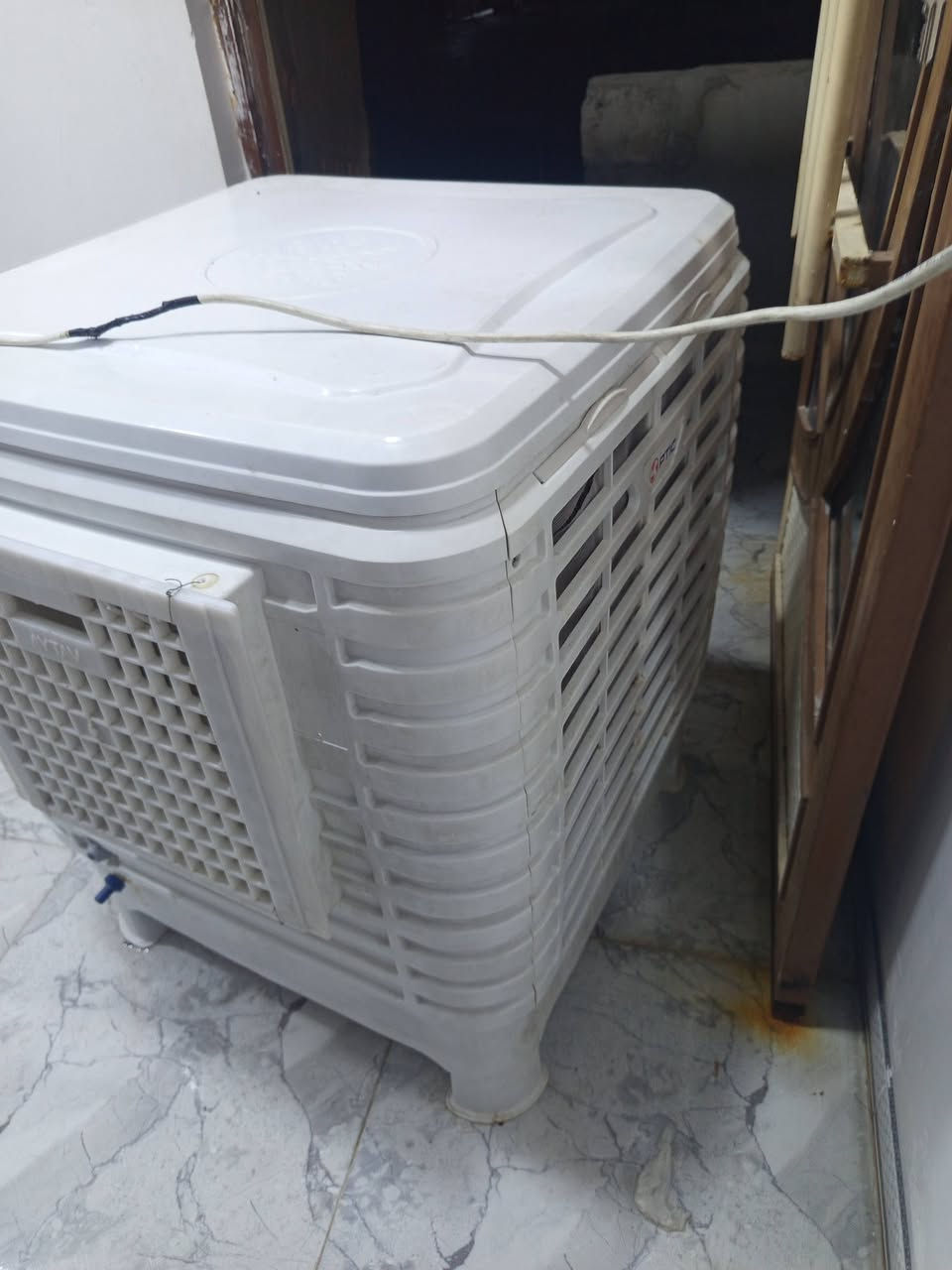 للبيع شرط الشغل جديده مستعمله شهرين من بدايه الصيف سرعه درجتين سريع وبطى تسحب نصف امبير مبدل بيها ماطور جديد بلكارتون السعر 200 مشتريها 375 للاستفسار ***********....***********
