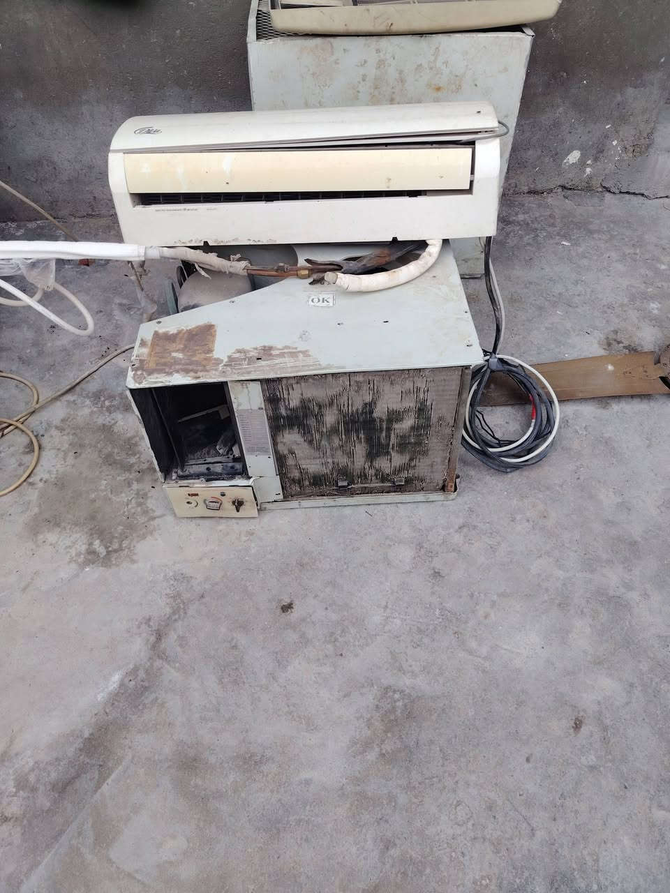 السلام عليكم سبلت ميديا طن ١ شرط الشغل غاز ٢٢ ما مصلح ومكيف كرافت شرط الشغل فقط المروحه طاكه تدحج مكيف طنين جيبلك مصلح يفحصهن شرط اسعارهم ٣٠٠ قفل اثنيهن ***********
