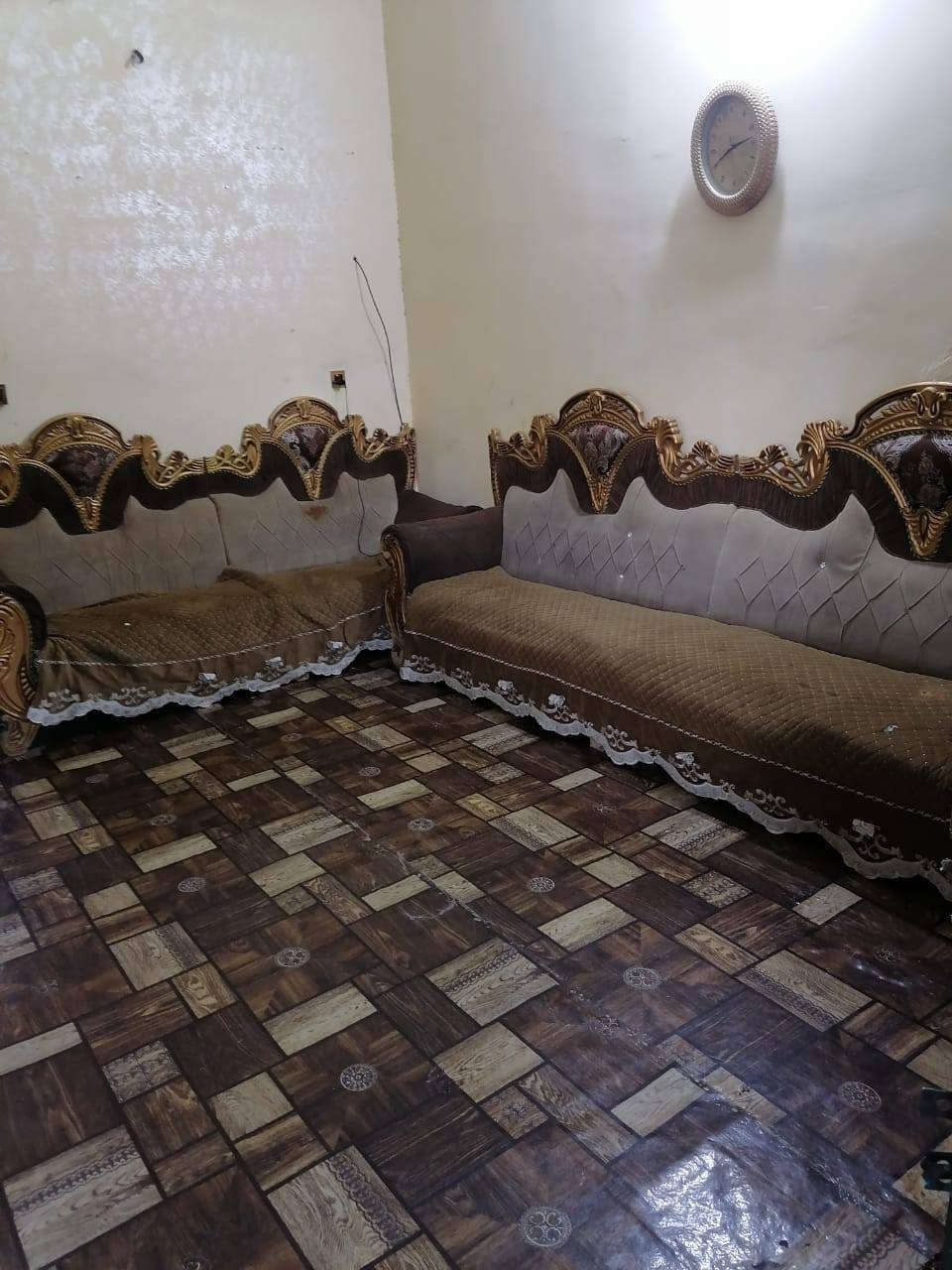 السلام عليكم 
بيت للبيع بحي جبيل
قريب على جامع التقوى 
المساحه 160متر يحتوي على غرفه وصاله وديوانيه ومطبخ السعر65
للاستفسار الاتصال على الرقم 
***********
***********
