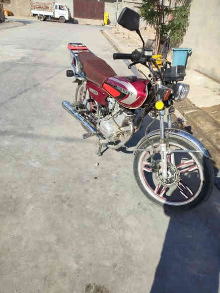 ماطور سافين للبيع موديل2021 محرك ما مفتوح شرط منفيس  موجود ما بي اي نقص السعر 475 وبيها مجال. ***********
