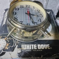 ساعة قديمة  صناعة الصين متروكة  ومااعرف ان كانت تعمل او لا ابيع هالموج...