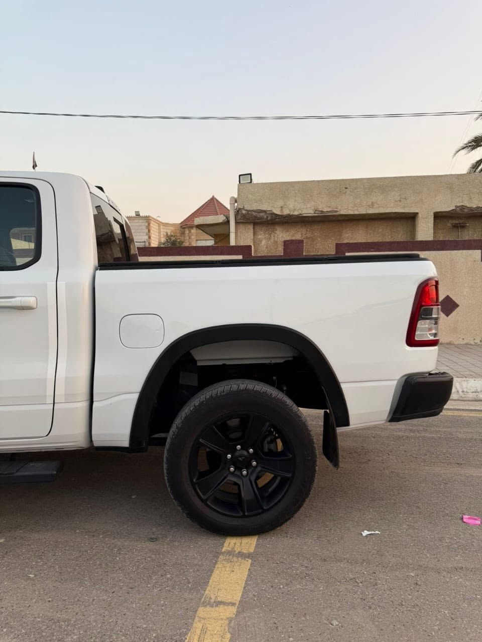 رام 2022 BIGHORN 
6سلندر
رقم اربيل ب اسمي تحويل ثاني يوم
ماشيه 50 الف 
بدون ايرباك بدون دواخل بدون شواصي
السياره بيها صبغ على كد الضرر صابغين فقط
مكان السيارة ديالى بعقوبة
***********
