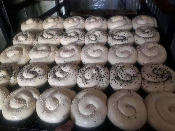 السلام عليكم ورحمه الله
خلفة سوري معي فيزا وامشي باوراق الاقامه من شهر وصلت العراق اشتغل صمون كهربائي _شرك_كعك سمسم_كليجا_برازق 
مكاني بغداد الجديدة 
لأتصال ‏‪***********
واتساب 963984514237+
