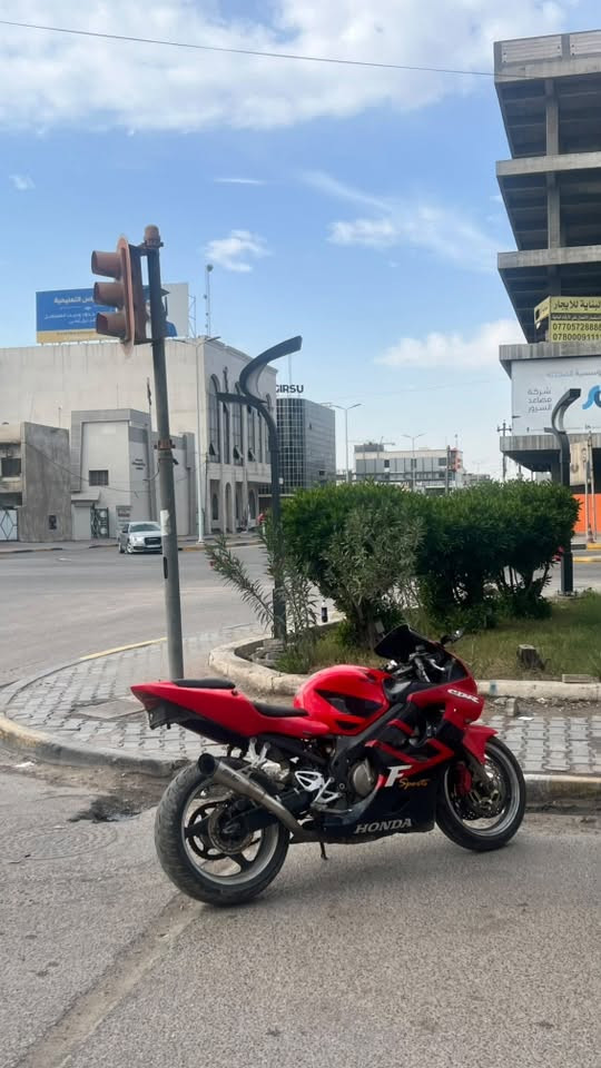 افوراي 2004
مكانها البصرة 📍
المحرك600
تايرات جدد 
ماشيه65
عليها صالنصه sc الصوت💯
كير محرك كهربائيات كفالة
***********
