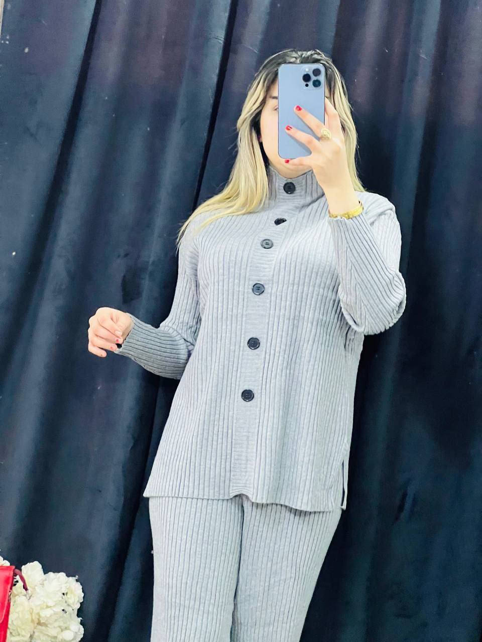 تراك فول ليكرا كوالتي عالي مناسب للطلعات وبنفس الوقت يدفي ومريح بلبس للحجز والاستفسار دايركت او واتساب ***********
