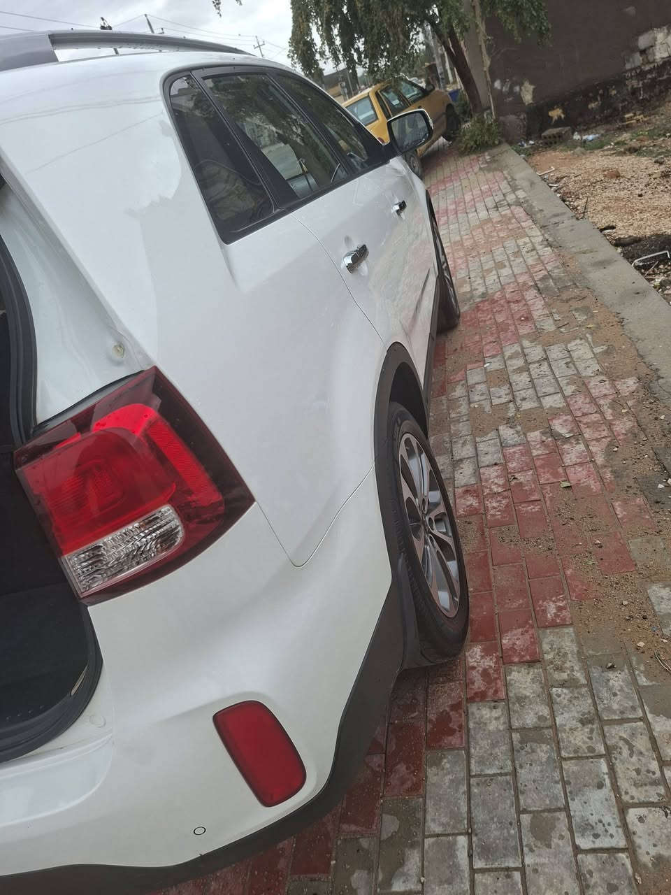 سلام عليكم كيا سورنتو موديل ١٤ رقم أربيل بأسمي سنويه وهزه جديده مواصفات السياره ٧ راكب مكينه ٤ اسلندر ٢٤٠٠ السياره ماشيه ٨٩ الف حقيقي وضع شركه بردات خلفيه حساسات امامي خلفي تحكم استيرن بصمه أبواب بصمه تشغيل عدد٢ لايت زنون كشاف زنون علمن السياره بيه صبغ بصيط   بلباب الصدر والباقي مكفوله كفاله عامه للإستفسار الاتصال *********** /*********** مكان السياره كربلاء المقدسه السعر ١٧٧
