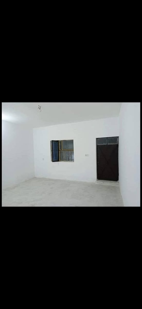 السلام عليكم بيت 50 متر للأيجار مدخلين   السريدات القديمه المربع الثاني شارع العبيد 
*********** 
***********
