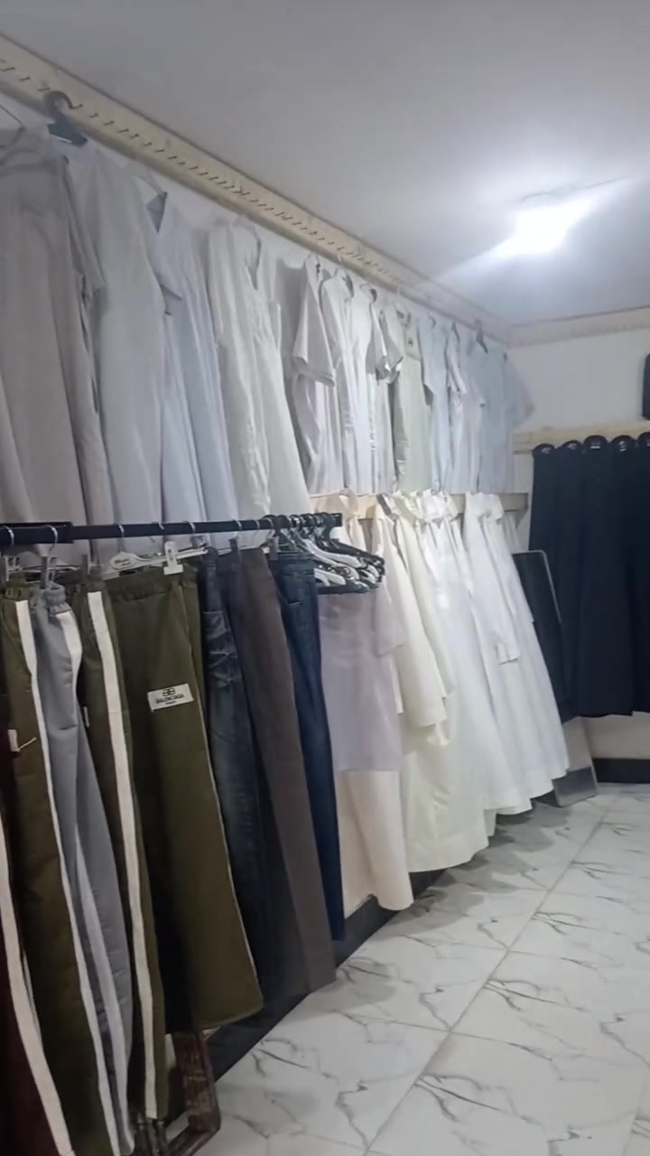 عرض يخبل
كلشي داخل لمحل ب٣. ٢ب٥
مكان شارع الذهب مقابيل كافترية كرار.


**إذا كنت صاحب هذا الإعلان وتريد حذفه لأي سبب، رجاءا أرسل رسالة إلى الدعم الفني**