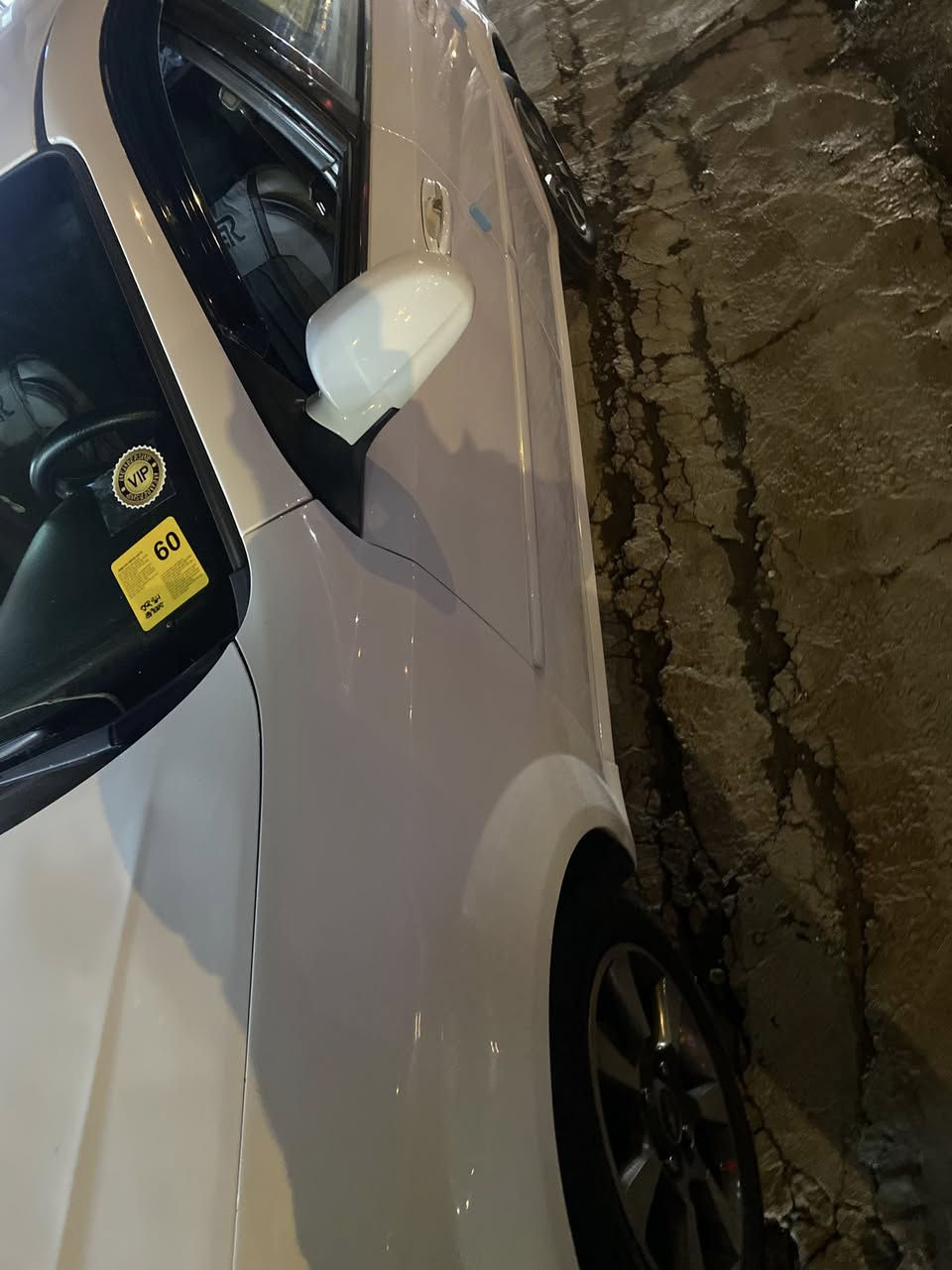 السلام عليكم اخوان أوبترا 2011 رقم بغداد بيها طخه بيها صبغ الباب وجاملغ خلفي وطخة بالجاملغ الامامي  بدون حادث قوي ولا دواخل تخم تاير جديد حداديه امامي خلفي جديده مكينه جديدة وتبريده ثلج 
رايدها ب80 
العنوان بغداد الحبيبية
الهاتف ***********
