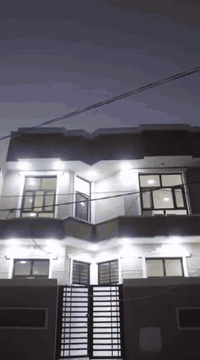 بيت للبيع 
المساحة 250م طابقين
الموقع ركن في الزون الثاني 
يحتوي على 6 غرف نوم 
4 مجاميع صحية 
بيع مستعجل 
التفاصيل من خلال الاتصال بالرقم
*********** في مجمع السلام
