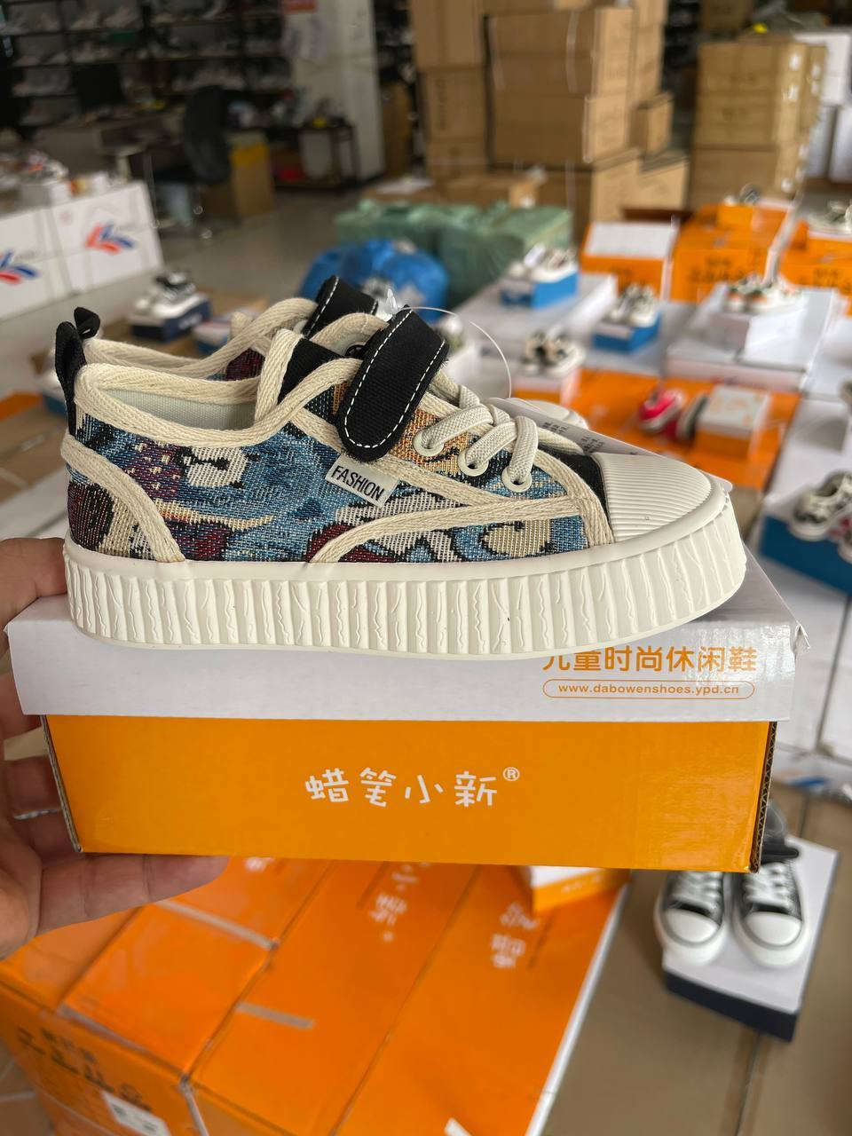 يا الله احذية سعررر 4000فقط 
كاملة القياسات و الالوان 
قياسات من 18 إلى 37 
اقل كمية للبيع 5000 زوج الان الكميه هواي 
مستوى الجودة : عالي الجودة 
مستوى النظافة : 100%‎
ملاحظة : لا يوجد  
  بدون علبه
وطلب مسبق  
  واكو الوان وموديلات بعد لي يحب يتفضل علخاص


**إذا كنت صاحب هذا الإعلان وتريد حذفه لأي سبب، رجاءا أرسل رسالة إلى الدعم الفني**