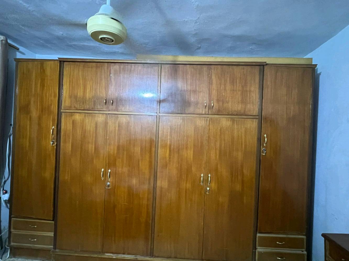 غرفة للبيع كامله
0771065320رقم الهاتف
السعر٦٠٠
