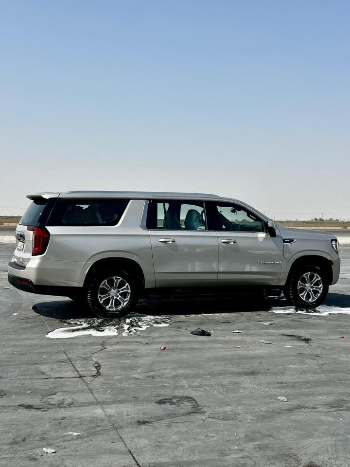 جمسي GMC يوكن موديل 2022 خليجيه وكاله المنصور طبله 
اللون شمباني كما موضح بالصور 
ثلاجه 
باب كهرباء 
رادارات 
تحذير اصطدام 
ارضيه نايلون 
سفريات 
دوشمه كشنات 
تخم تاير مشلن جديد 
السياره جاهزه للاخير 
ماشيه 300 وكسور 
كير مكينه حداده اكسل  
السياره مغلفه نانو جانت وقبل فتره شلته 
السعر470 مجالها بصيط كلش 
السياره ما بيها خط ولا مسجله ومكانها بصره  
اي استفسار ***********
