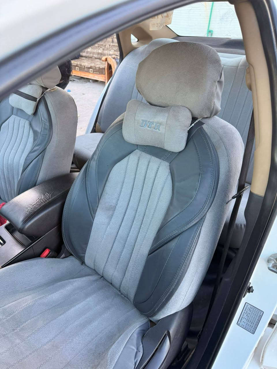 السلام عليكم سوناتا 2012 ابيض
داخل السياره لونين السياره مكفوله بدون صبغ فقط بارد رقم بغداد دولي بأسمي تحويل مباشر 
صدر امامي خلفي جديد 
وياله جدد 
تخم تاير جديد 
منضومة الماء كلها جديده 
ماء زيتي الاصلي 
مري شفط 
تخم نوزل جديد 
بلكات جدد 
عبوه مال گصه جديده 
مكانها صلاح الدين قضاء بلد 
السياره ماشيه ١٦٠ الف كيلو 
للأتصال (***********) 
السعر 130$$$$
