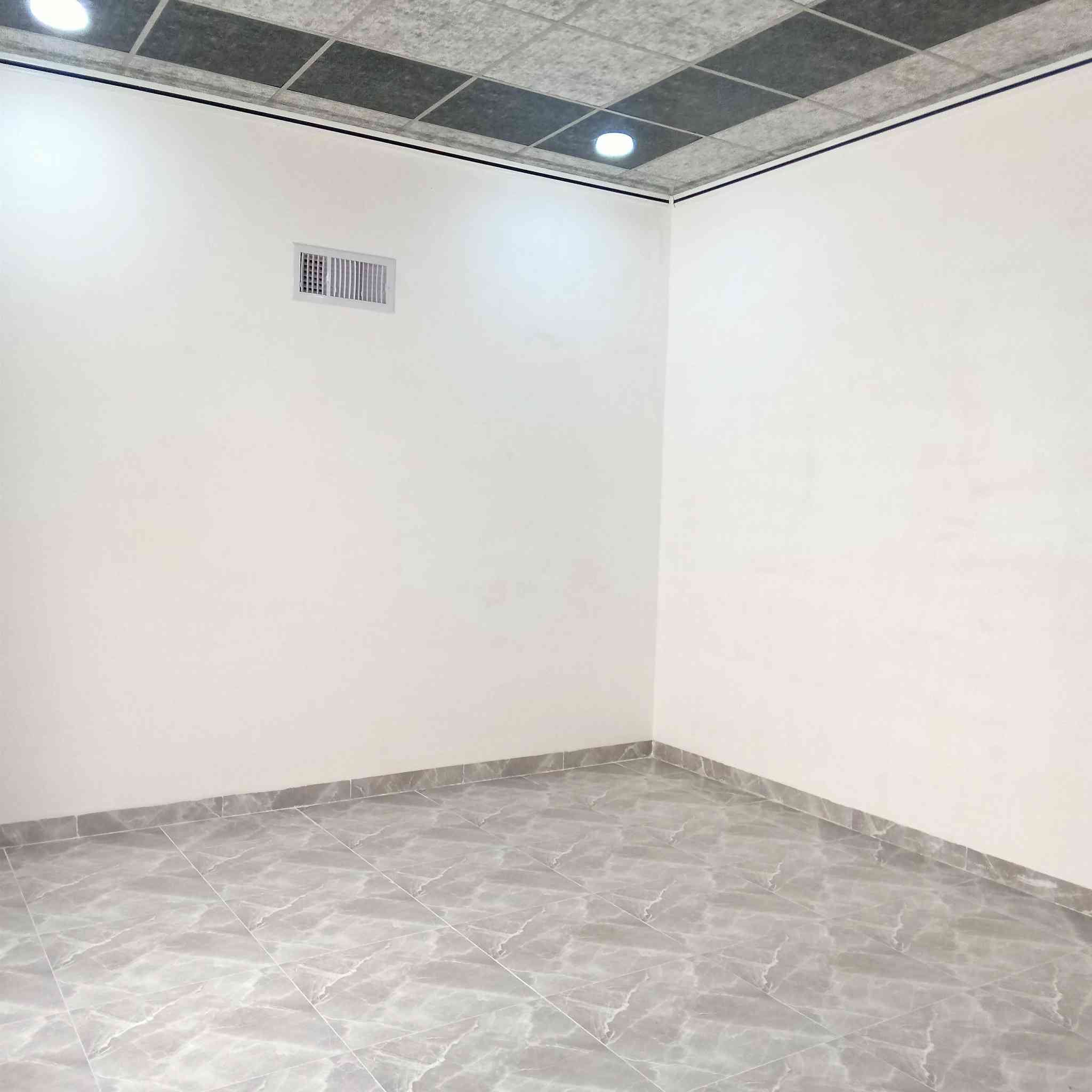 عروض مكتب انوار الخير 
دار للبييع حي الملاين الولى
قرب جامع صواف 
مساحه ١٥٠ متر
طابقيين  طابق الول استقبال ومطبخ وهول وغرفتين نوم
وصحيات طابق ثاني 3غرف نوم 
وصحيات  خدمات كامله ماء كهرباء تبليط  دار زيرو تسليم فوري
زراعي بستان ملك صرف
عنوان المكتب مقابل الكمرك قبل البناء جاهز
***********
***********
