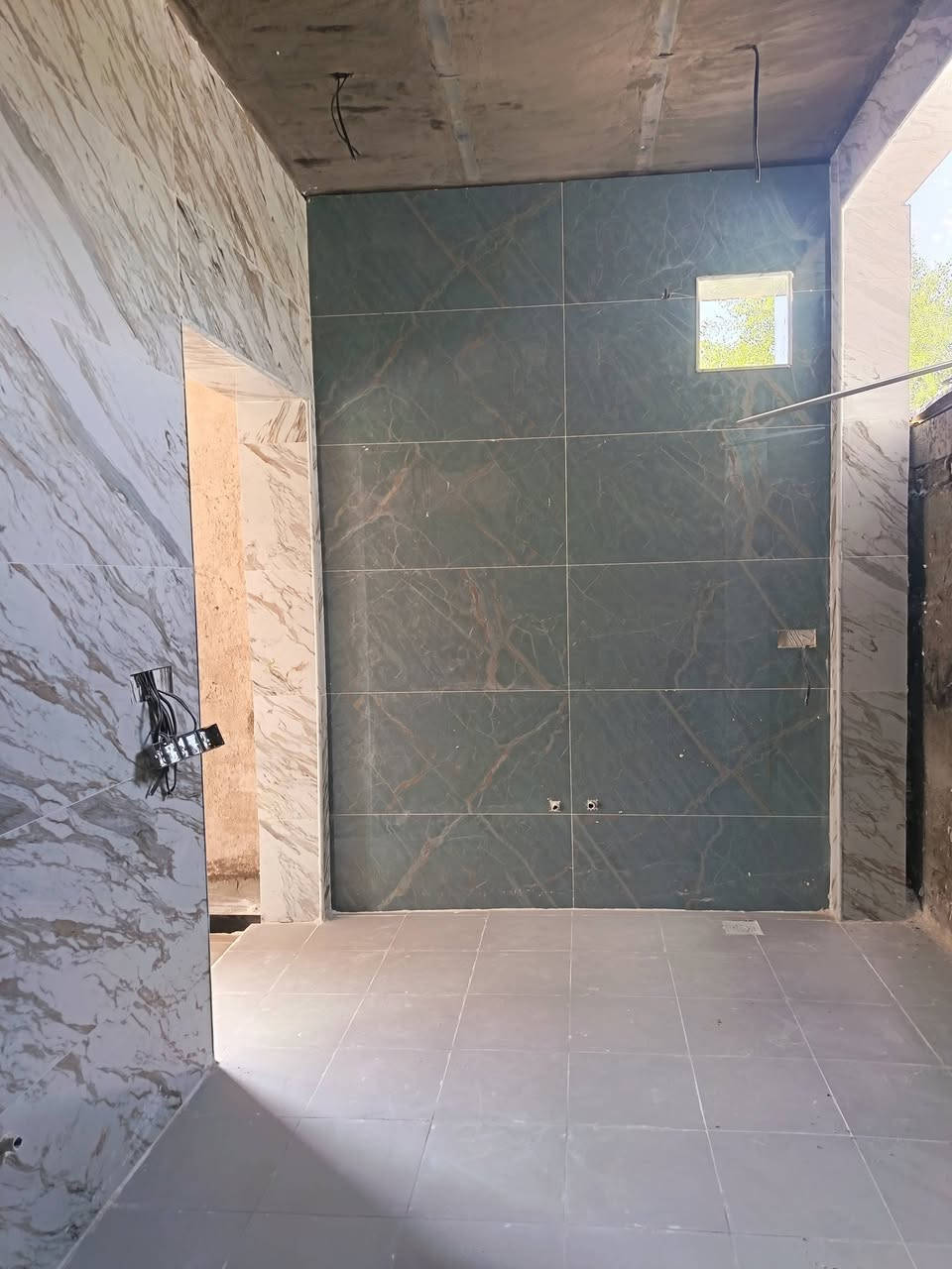 خلفه متفرغ حالن شغل لوح سيراميك ارضي بايات شغل درجه اولئ اليرضه الله بي ***********
