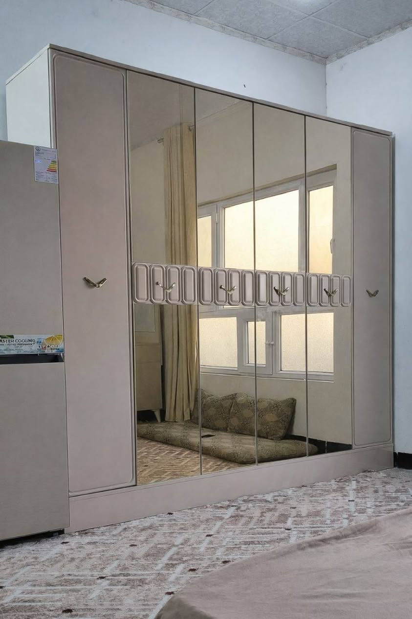 للبيع
غرفة تركية ((5) قطع) استعمال قليل ومشدودة مرة وحدة
+قاعدة حديد للتخت مخفية 
للتواصل :***********
***********
