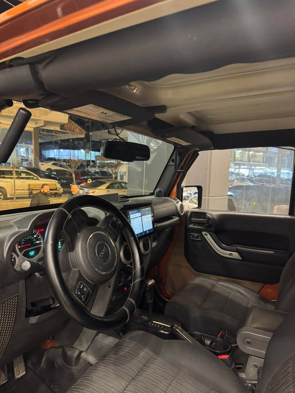 جيب رانكلير موديل 2011 سياره بيها قطعتين و نص بدون ضربه بون داوخل كير وً محرك بشرط و مو مفتوحين سياره ماشيه 200 الف و سياره سته سلندر سقف بوكس قبات موسفات رقم و سنويه جديد لي 2030 سياره كل شي بشرط سعر سياره 135 و مجال *********** دهوك, العراق
