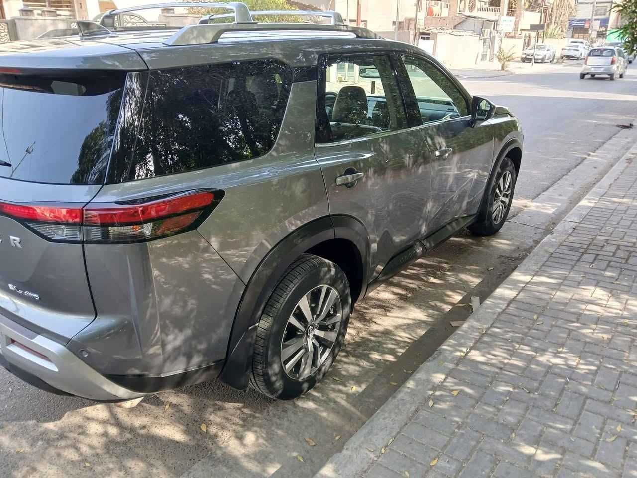 نيسان بافندر ٢٠٢٢ وارد امريكي ماشيه ٣٨ ميل فول مواصفات من عده الفتحة بيها ٣ قطع صبغ بدون ايرباك السياره مابيها اي نقص  باسمي رايدها ب٢٢٠ مكاني السيديه

***********
