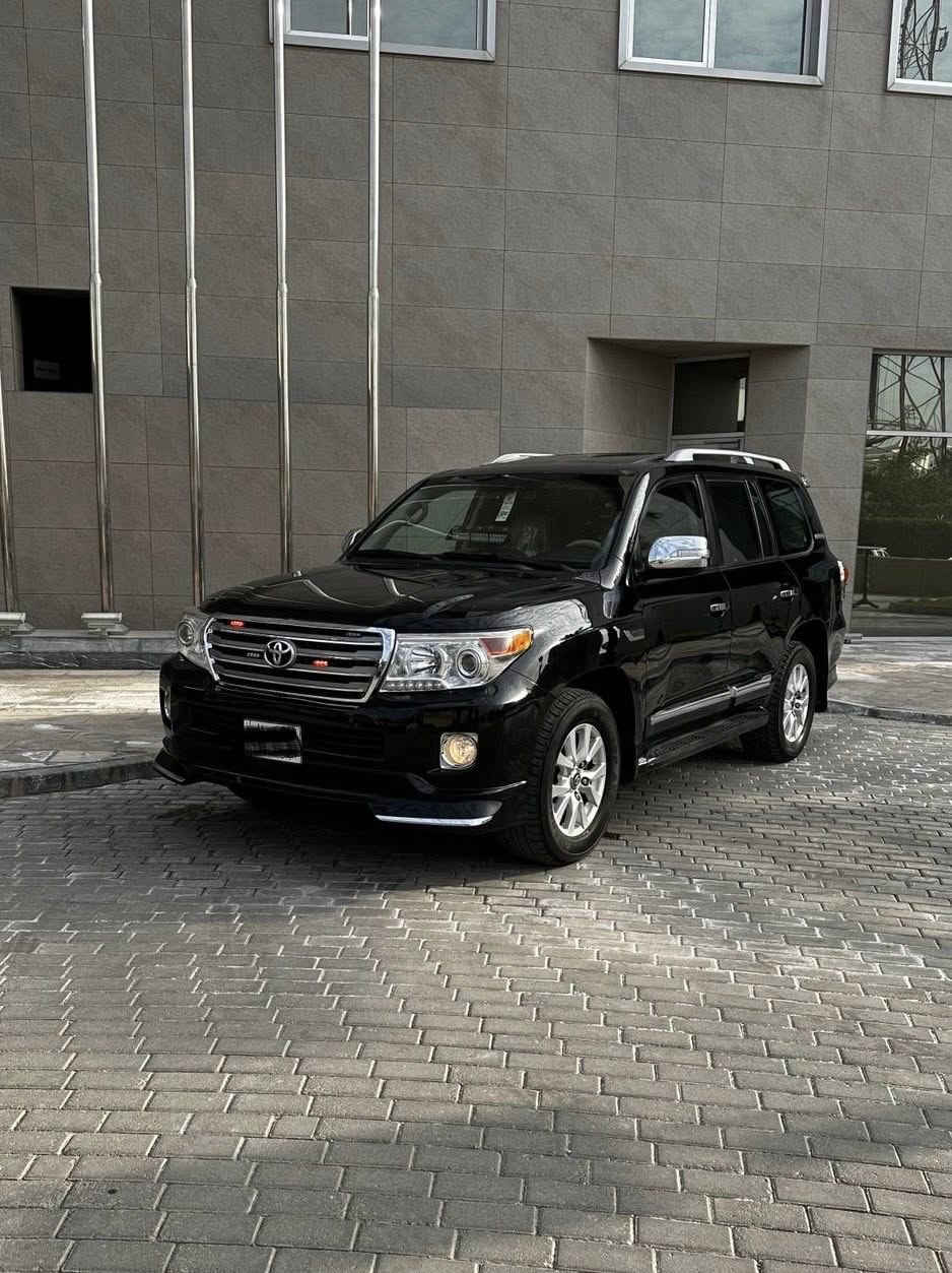 السلام عليكم 
لاندكروز جكساره 2009 رقم بغداد بسمنه محرك 8سلندر 
بيهه 3قطع صبغ والباقي كفاله السياره جاهزه من كلشي كير محرك حداده تخم تاير تبريد نصبتهه وكشرهه كلش حلوه 
مابيهه اي نقص رايدهه ب 260وبيهه مجال بسيط 
للستفسار الاتصال ***********مكانهه ميسان حي الصحفين
