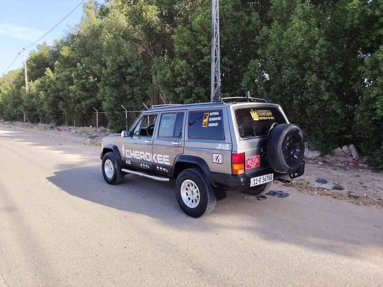 جيب شخاطه موديل 91 رقم بغداد دولي تحويل مباشر محرك وكير ففتي تبريد شغال تخم تاير حداديه كهربايات كلها شغاله ريموند سنتر لك شغال لايت زنون  جام يصعد وينزل سياره مصبوغه جماليه سياره حلوه مال جناي  للبيع السعر 35 وبيها مجال للطبين رقم الهاتف *********** مكان السياره ناصريه قضاء الدوايه
