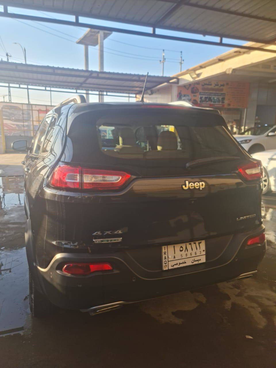 سلام عليكم جيب شيروكي 
رقم ميسان حرة
موديل ٢٠١٦
اللون اسود
ماشية ٧٩ الف ميل 
ستة سلندر ٣٢٠٠
فور ويل 
صور الحادث مرفقة مع الصور 
السعر ١٣٠ وبيها مجال 
***********
