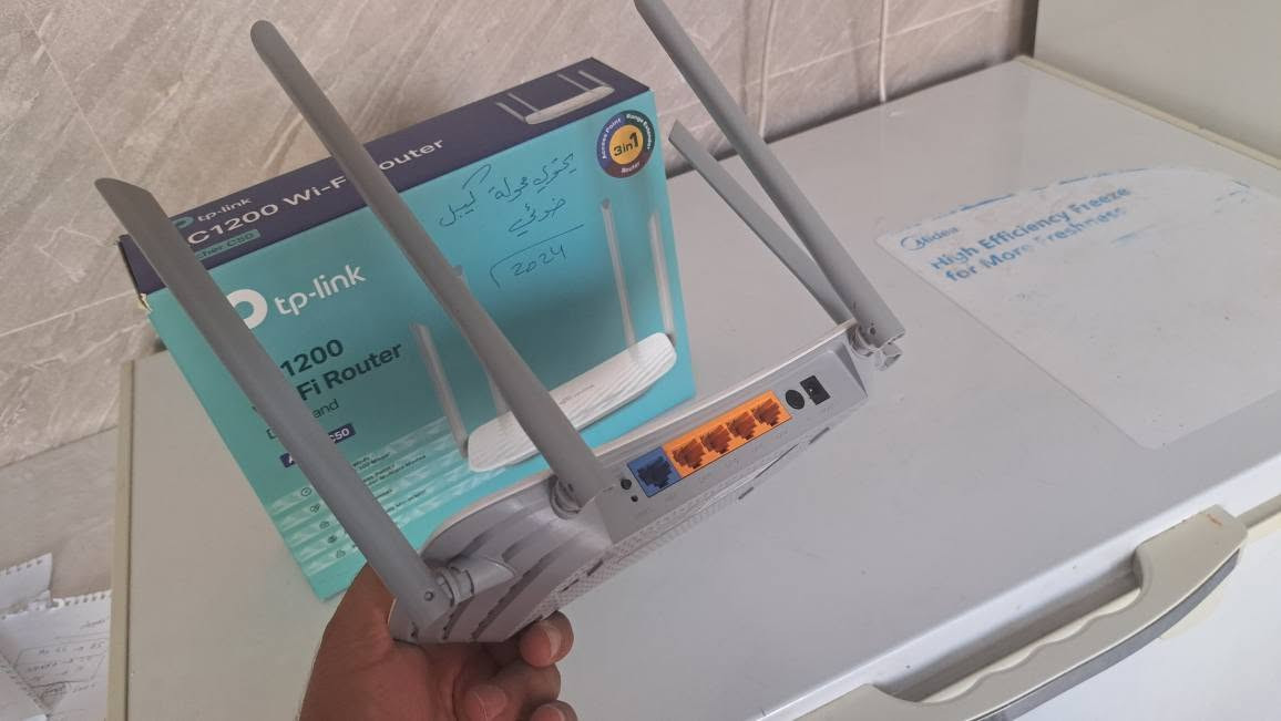 راوتر tp link C50  نظيف جدا
تحويلة 1 كيكة من تيندا tenda 
عاكسة ١٢ / ٩ فولط 
الاتصال / *********** كركوك, العراق
