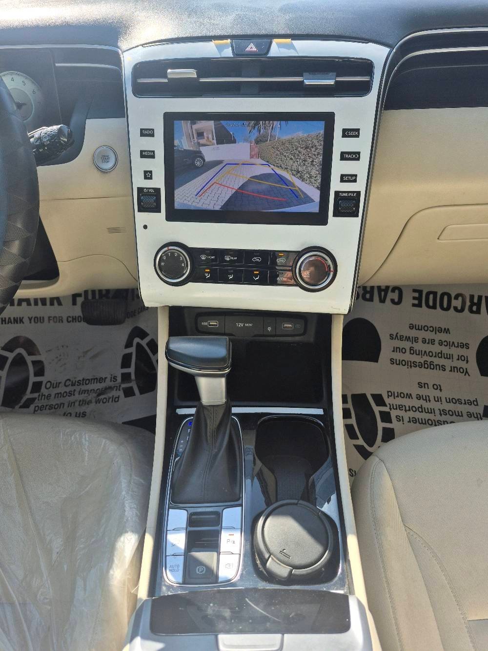 توسان 24خليجي محرك 2000فول ماعدا البانوراما بصمه تشغيل عن بعد حساس امامي خلفي لد امامي خلفي كراسي 2كهرباء هاندبريك بصمه اوتو هولد مانع انزلاق وانحدار اشايرومري شفط بردات ب ابواب شحن واير ليس مود درايف تحكمات شاشهوكامره زنون  الخ 
ماشيه 42  كفاله من الصبغ بيها بارد قليل  يم الرقم الخلفي والسونار موجود 
بغداد حي جامعه
سعر 212
***********
***********