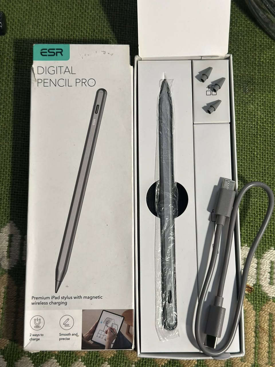 للبيع: قلم ESR Digital Pencil Pro 🖊️
• المواصفات: شحن لاسلكي (مغناطيسي) + شحن سلكي + يدعم الميل وراحة اليد.
• الملحقات: الكرتون كامل + 3 رؤوس إضافية + كيبل الشحن.
• الحالة: (غير مستخدم).
• السعر: (٢٥،٠٠٠ واصل).


**إذا كنت صاحب هذا الإعلان وتريد حذفه لأي سبب، رجاءا أرسل رسالة إلى الدعم الفني**