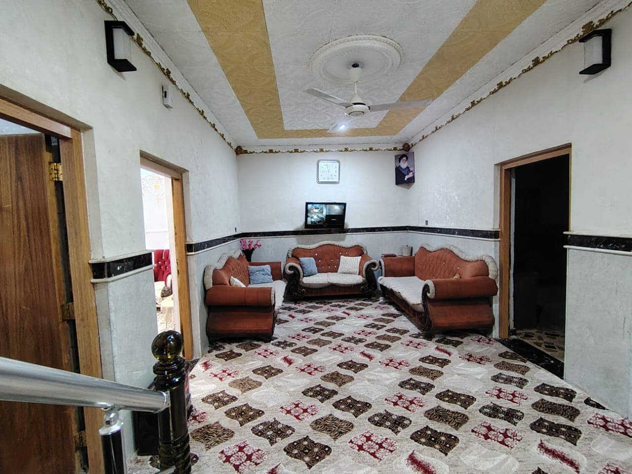 بيت للبيع العرضات بصف السوق المساحة 210 متر طابق ونص عكادة مطلوب اسكان 20 مليون السعر شامل مع الاسكان 175 مليون وبي مجال الاستفسار ***********
