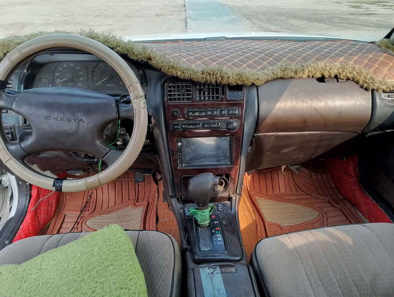 سلام عليكم سياره كرسته للبيع مكفوله كفاله عامه من ضربه قويه من كصه من اصوليات تحويل مباشر حداديه جديده تخم تاير جديد تبريد شغال ويه السويج سياره ماعيزه كلشي موديل 1993 ،،،،،، السعر 58 وبيها مجال قليل رقم صاحب السياره,,,,, ***********،،،،،، *********** مكلف بل نشر
